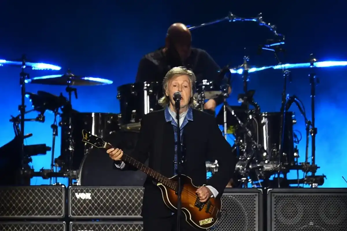 Sir Paul McCartney durante el concierto de su gira Got Back en el Estadio Centenario en Montevideo, Uruguay, el 1 de octubre de 2024.