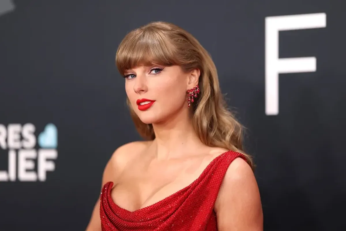 Taylor Swift Curates Playlist for New Album ‘The Life of a Showgirl’