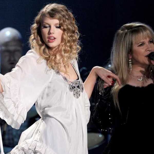 Taylor Swift (L) and Stevie Nicks perform onstage during the 52nd Annual GRAMMY Awards held at Staples Center on January 31, 2010 in Los Angeles, California.