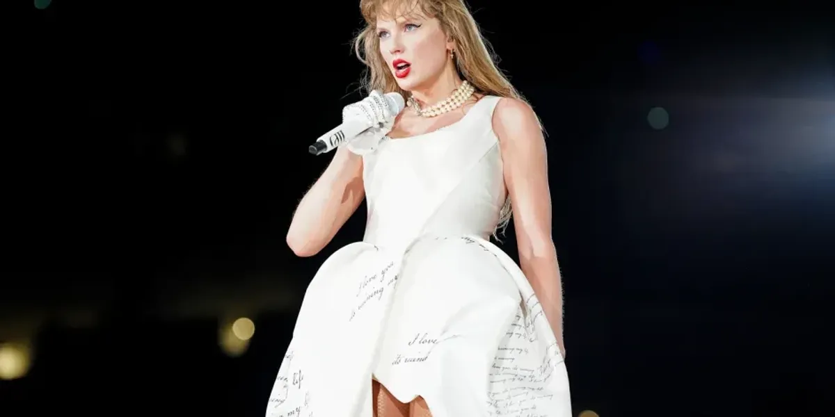 Taylor's Shows Rides Taylor Swift’s 8 Best Moments From First Eras Tour Show in Toronto ...