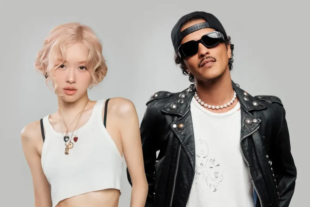 Watch Bruno Mars Crash BLACKPINK’s DEADLINE Tour for Surprise ‘APT.’ Performance With ROSÉ